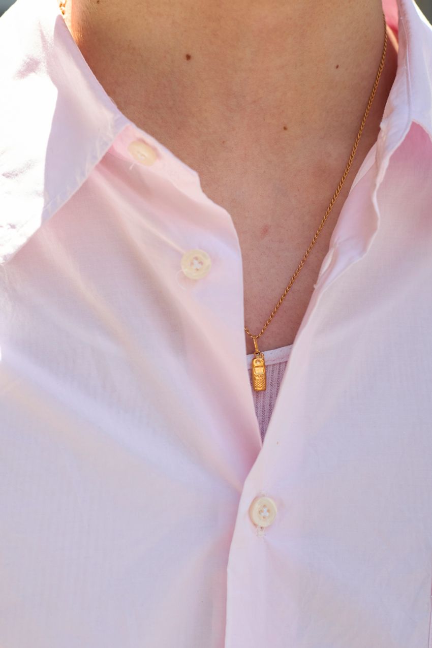 今季デニムスタイルには“淡色シャツ”が好相性！街行く大人のリアルワードローブ3選 - 7枚目の画像