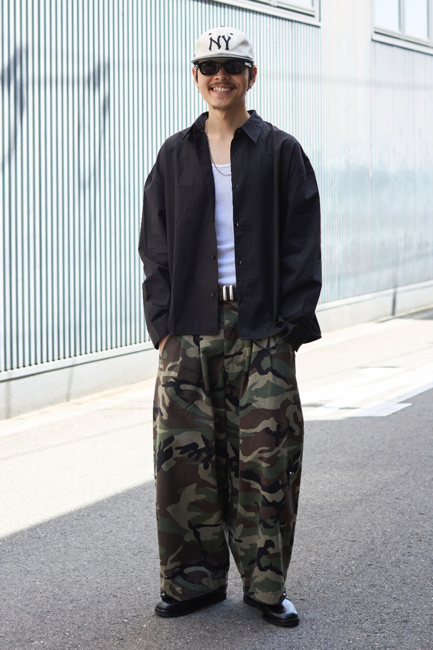 「シャツ＋レザーシューズ＝品の良いカジュアル」。街で見つけた実践者3人をスナップで！ - 10枚目の画像