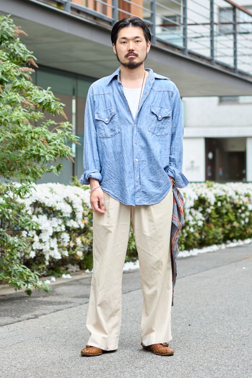 「シャツの着こなし必勝法」その秘訣は“袖捲り“の匙加減にあり！街の洒落者たちが実証 - 1枚目の画像