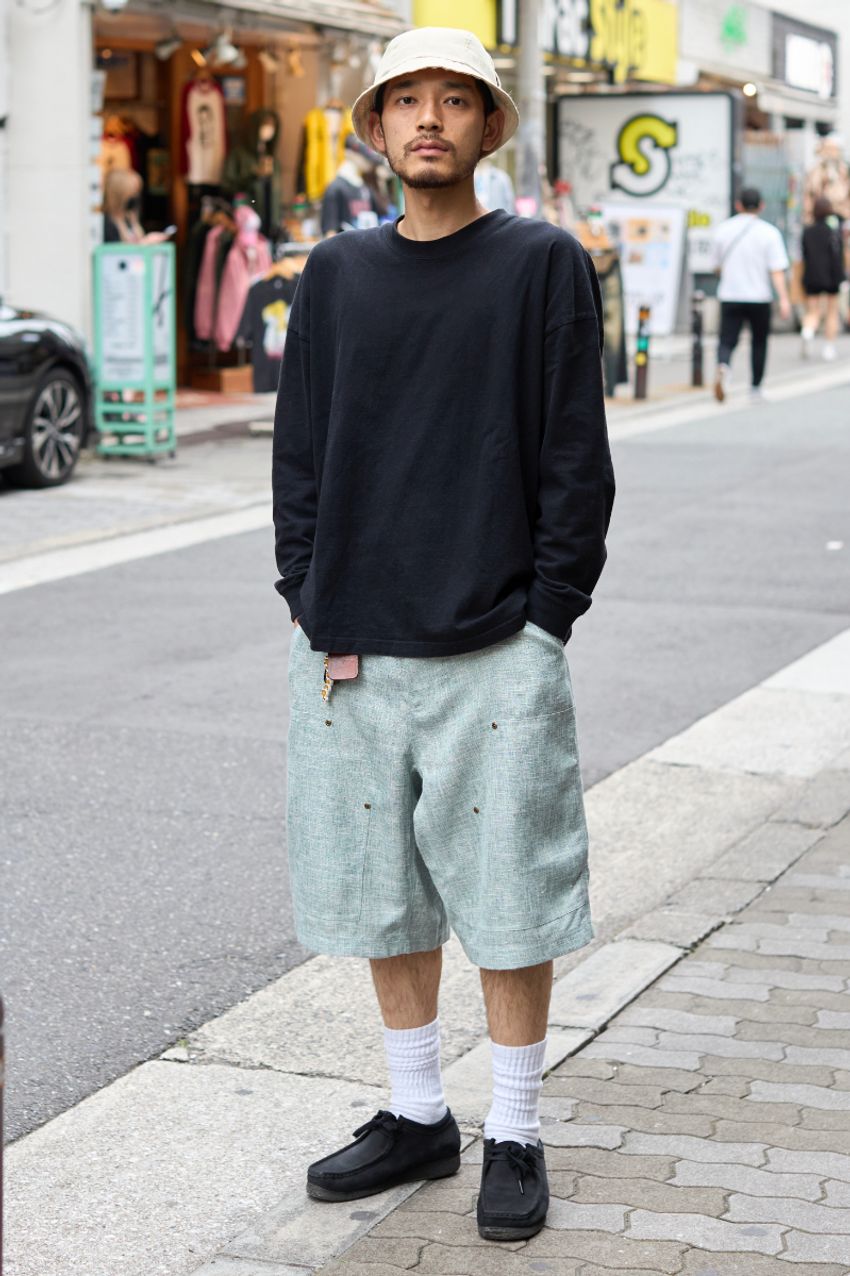 「丈が長めのショーツ」はどう着こなすのが正解？ 街角スナップ3選で検証！ - 2枚目の画像