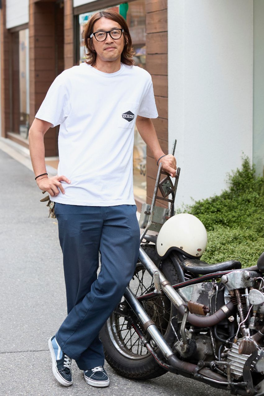 「白×ネイビー」は永遠の定番＆万能カラー！夏コーデに落とし込んだ大人たちをスナップで - 2枚目の画像