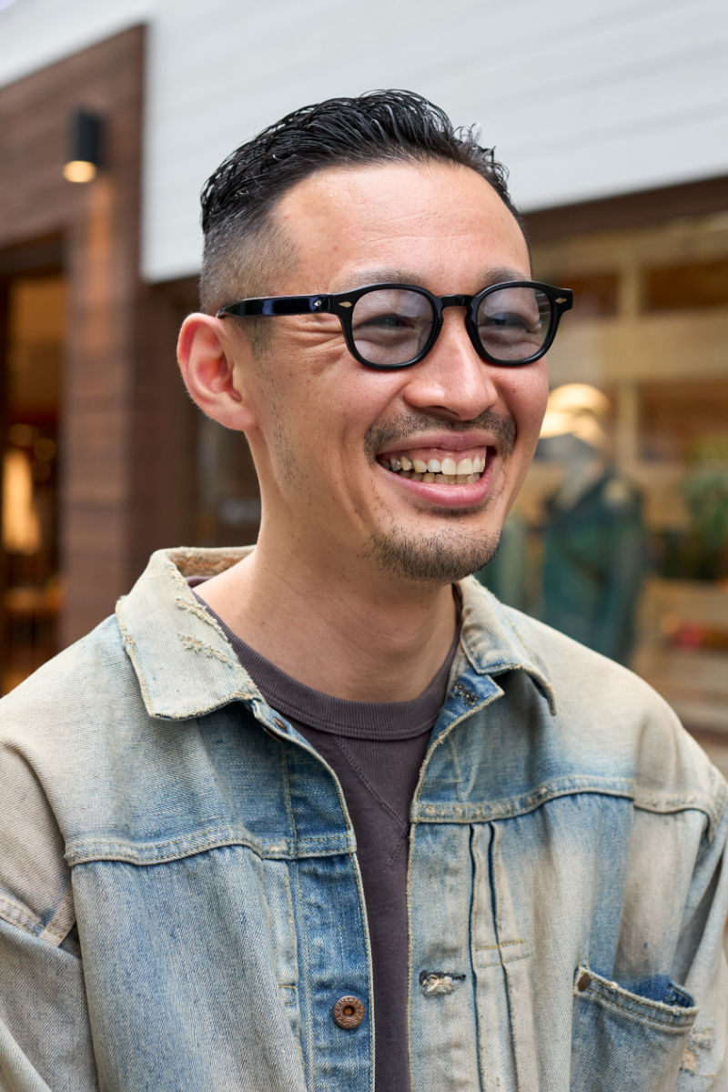 夏に洒落る簡単な法則！爽やかで男らしい「短髪×黒縁メガネ」を実践