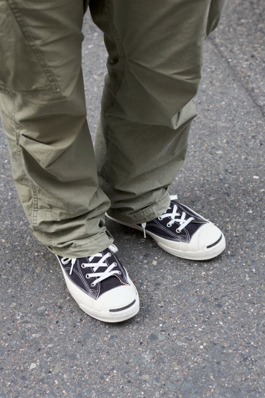 “脱・ブラックコーデ”で真似たいカジュアルスタイル3選！落ち着いた色使いのコツ - 7枚目の画像