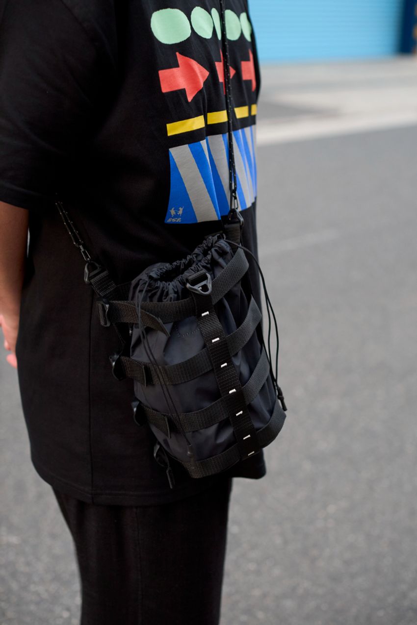 ビシっと締まる黒Tシャツ。洒落者たちの愛用ブランドは「エンノイ」、「音楽レーベル」そして… - 3枚目の画像