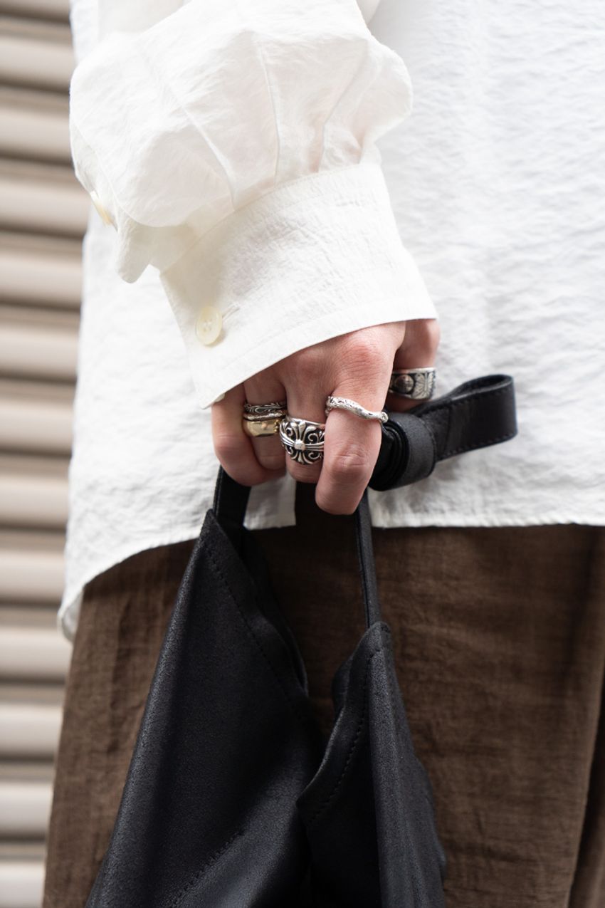 周りと被りがちな“白シャツ”コーデを差別化した3名の洒落者たち！実践したテクニックを分析 - 2枚目の画像