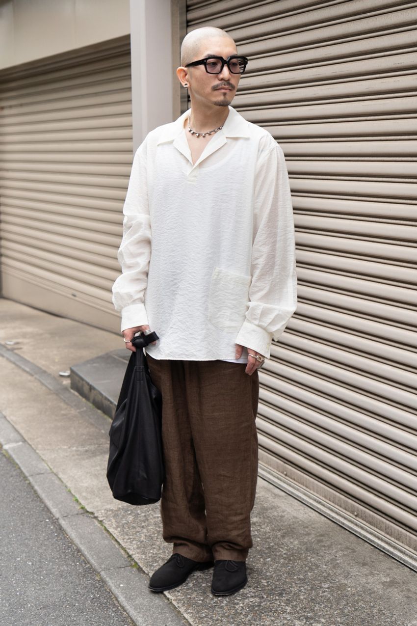 “ゆるパン”はシャツ合わせで程度に引き締める！街の大人たちが示した絶妙な匙加減 - 4枚目の画像