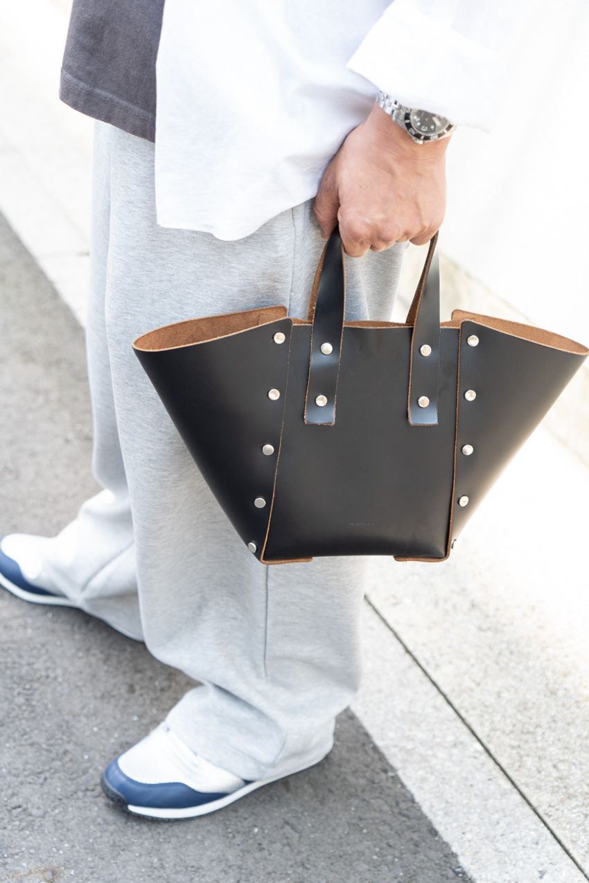 夏の軽装にハマる、グッドデザインなバッグ3選。コーデの仕上げにアクセ感覚で - 3枚目の画像