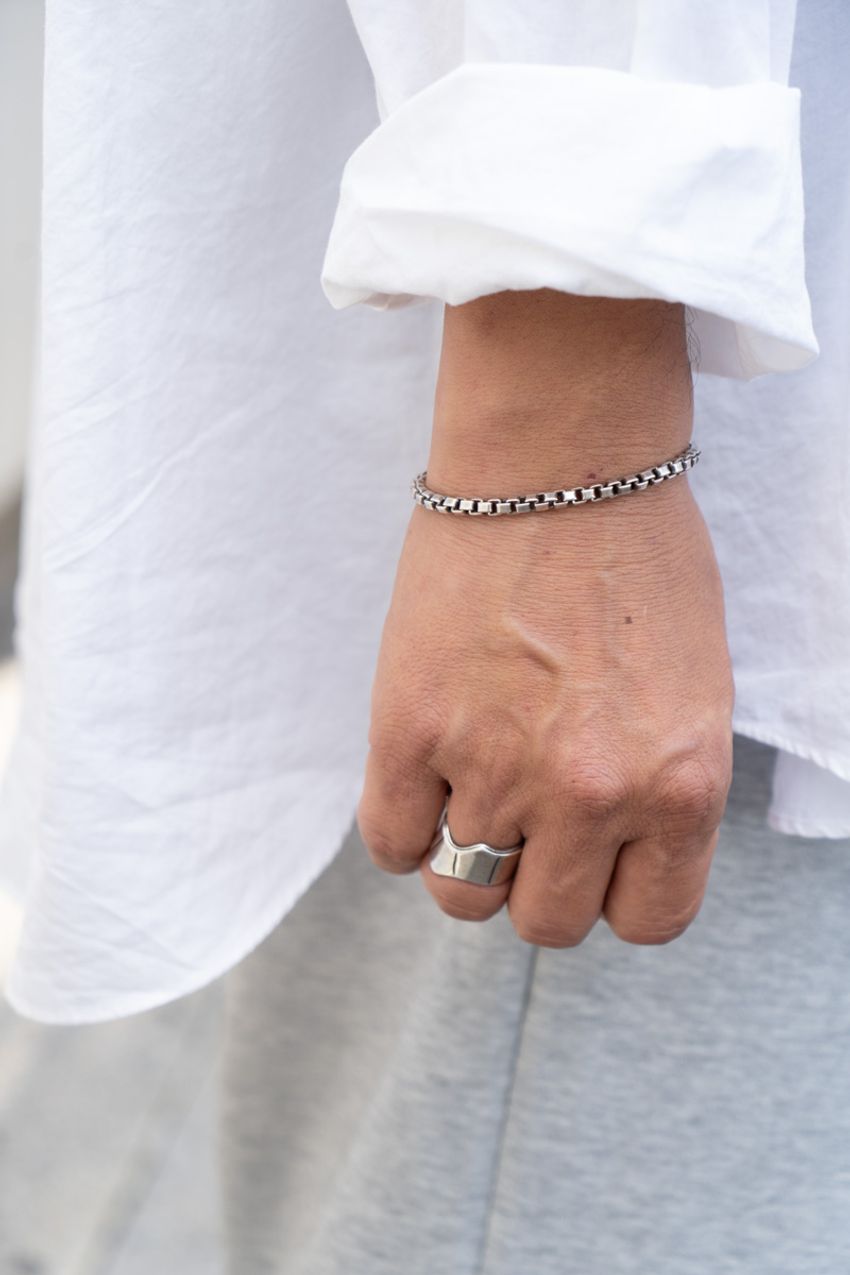 「ティファニー」でカジュアルコーデをランクUP！ ベネチアンブレスレットにリングetc. - 4枚目の画像