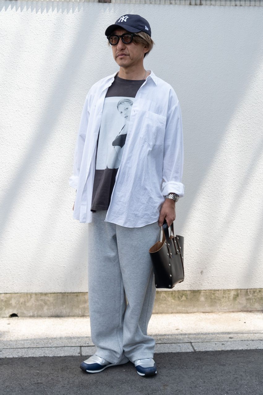 Tシャツのシーズン急到来！遊び心ある“グラフィックT”、洒落た大人の着こなし術をスナップで - 2枚目の画像