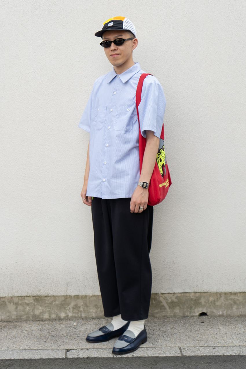 「シャツ＋レザーシューズ＝品の良いカジュアル」。街で見つけた実践者3人をスナップで！ - 9枚目の画像