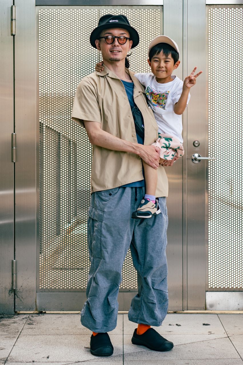 夏の街角で増えている“ベージュのシャツ”。人気の理由をスナップで探ってみた！ - 4枚目の画像