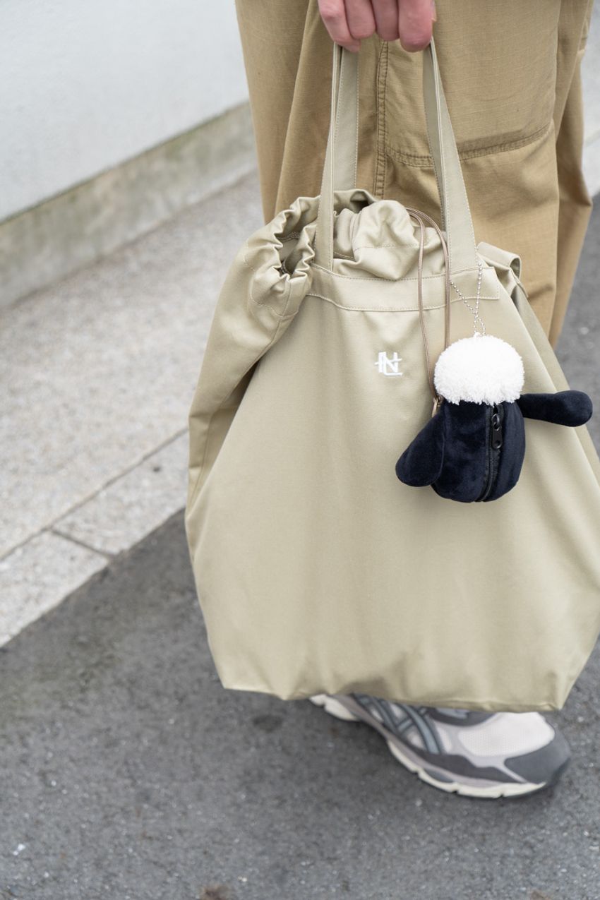 「ダブルタップス」の大人コーデ好例。用いたアイテムはシャツ、カーゴショーツそして…… - 6枚目の画像