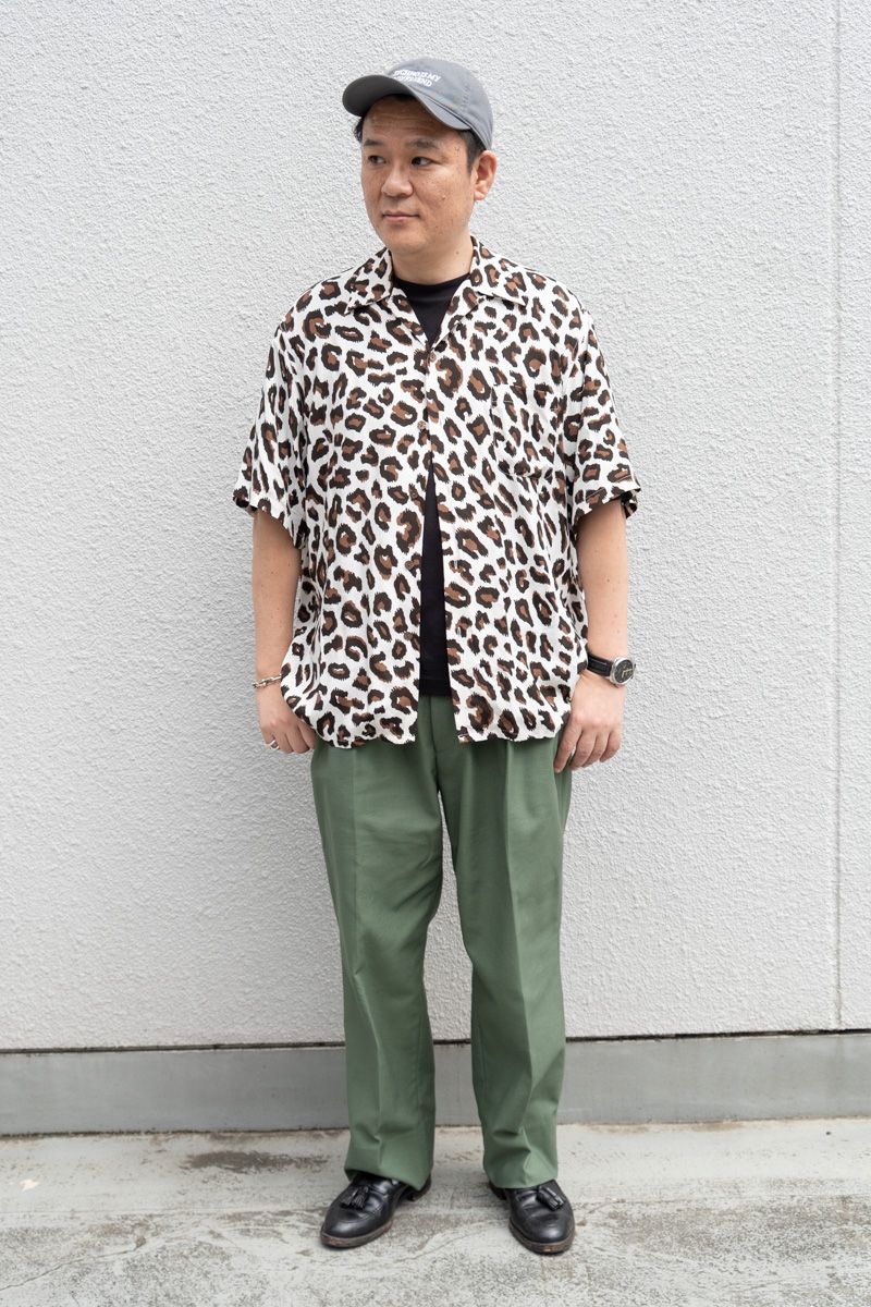シャツ=ワコマリア Tシャツ=ユニクロ パンツ=ニート シューズ=オールデン 帽子=イデア 腕時計=パネライ ブレスレット=ティファニー リング=エルメス