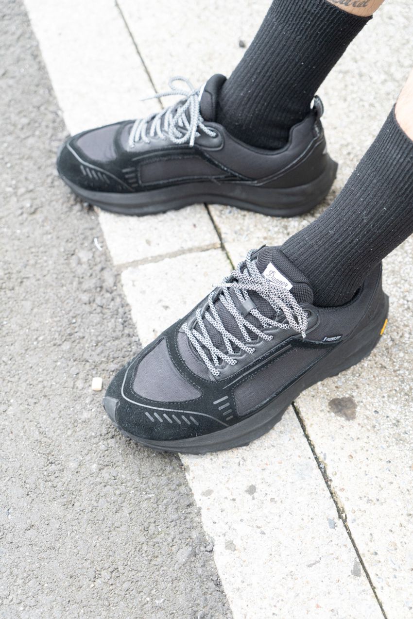 膝下丈の「ショーツ」コーデ3選を街角スナップで。王道白T、柄シャツ合わせetc. - 4枚目の画像