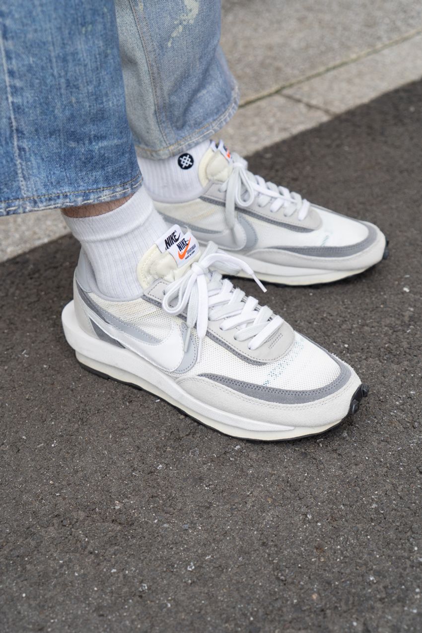 「Tシャツ×デニム」でシンプルに装った街角の3名！緩め、タックインなど“技あり”なコーデ集 - 7枚目の画像