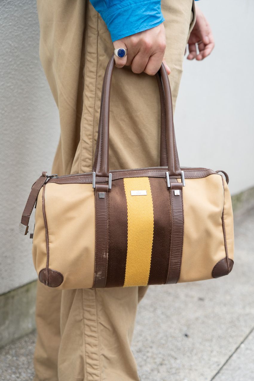 夏本番も活躍間違いなしの「青シャツ」コーデ3選。洒落者たちのひと工夫をスナップで学習 - 7枚目の画像