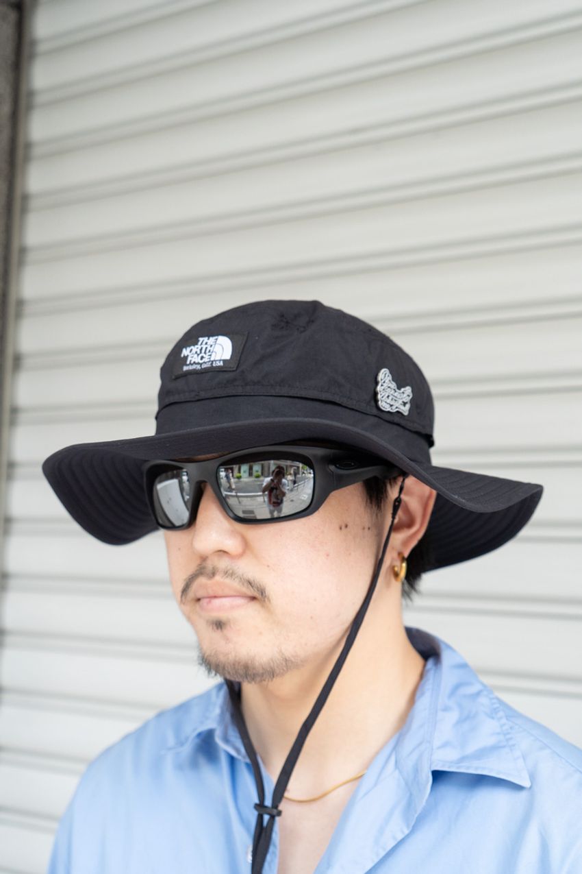 初夏の青シャツはラフに袖を捲れ！こなれ感抜群な大人たちの着こなし3好例 - 6枚目の画像