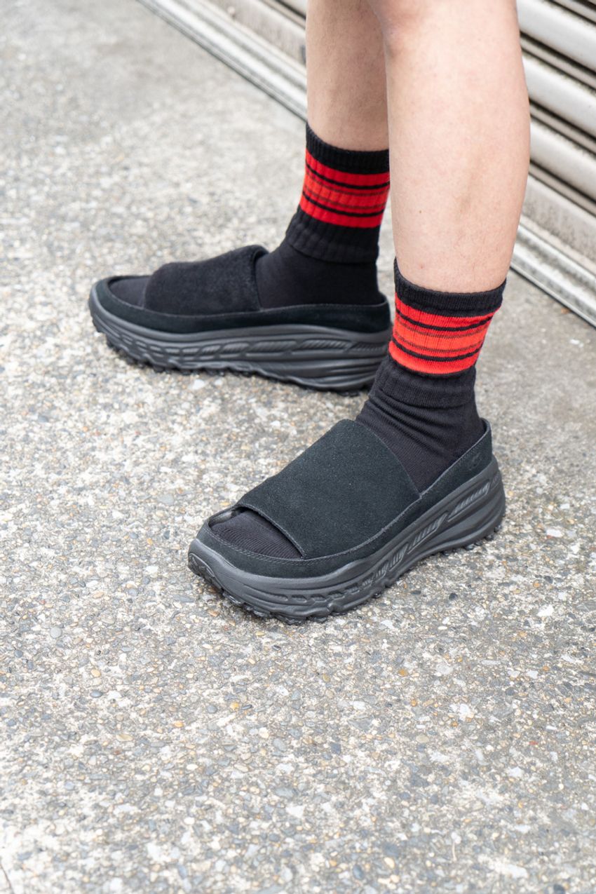 子供っぽさを完全払拭！ショーツ姿を“ブラック”で引き締めた街の洒落者たち！選んだブランドとコーデ方法 - 7枚目の画像