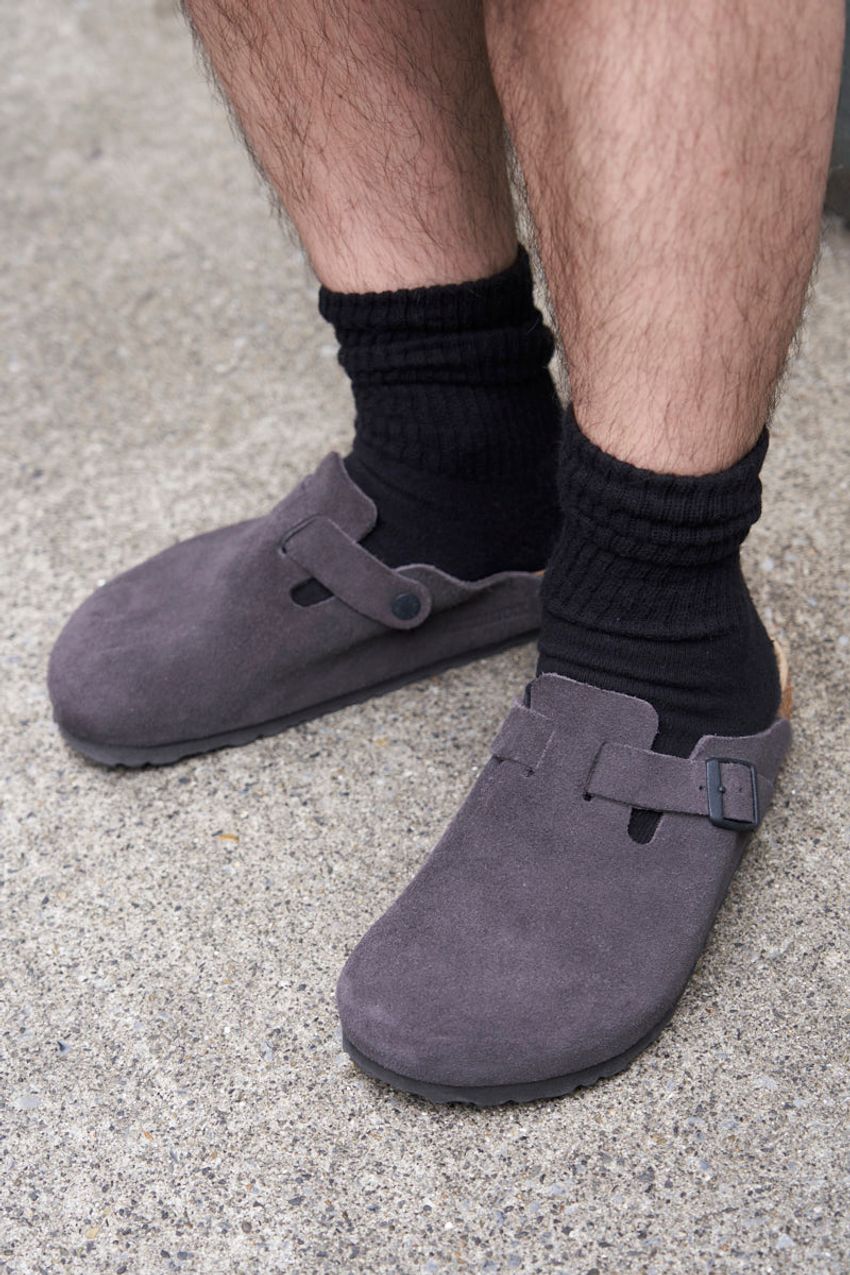 子供っぽさを完全払拭！ショーツ姿を“ブラック”で引き締めた街の洒落者たち！選んだブランドとコーデ方法 - 5枚目の画像