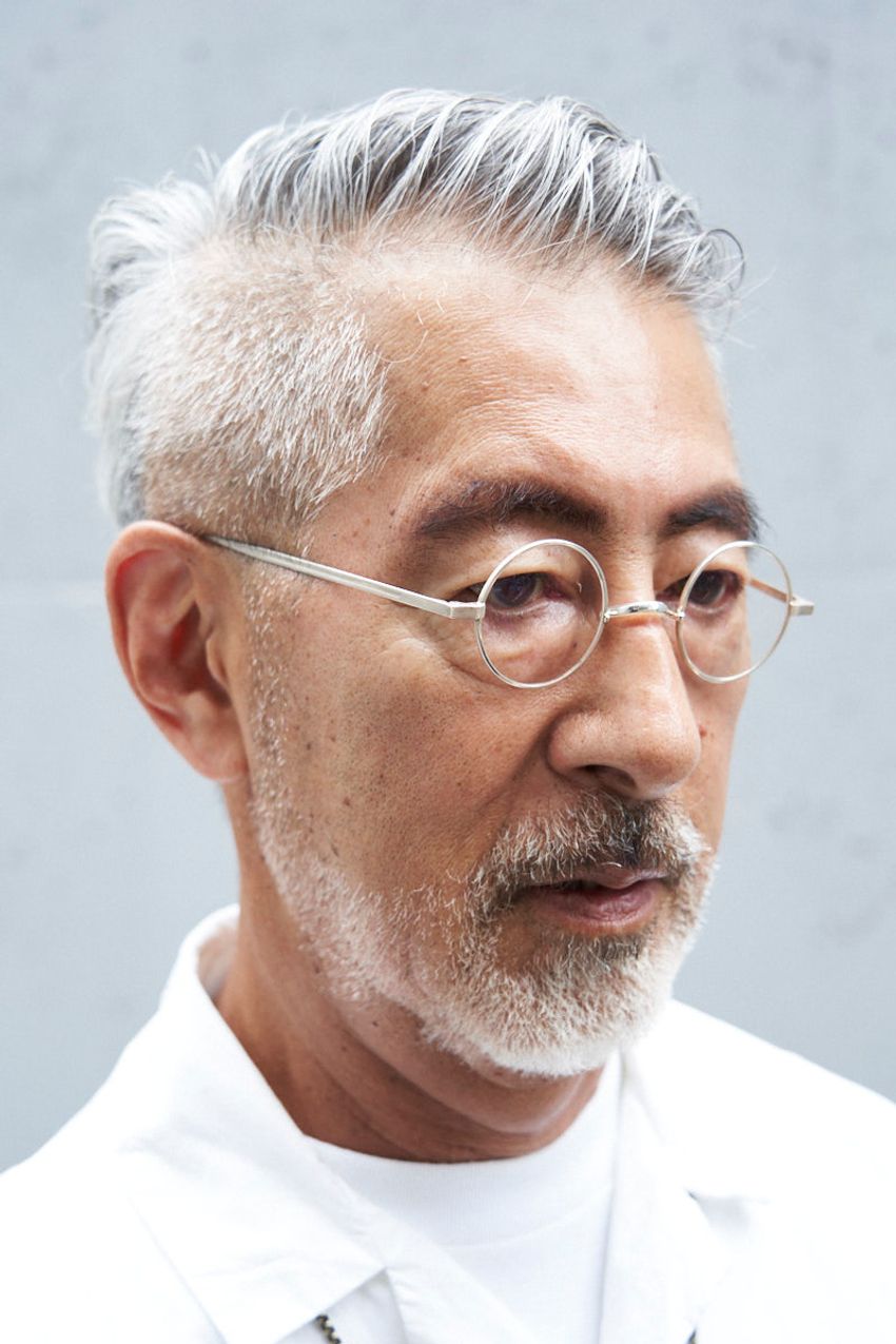 夏の“白シャツ活用術”をスナップで！大人の愛用ブランドはドリス、アーバンリサーチetc. - 4枚目の画像