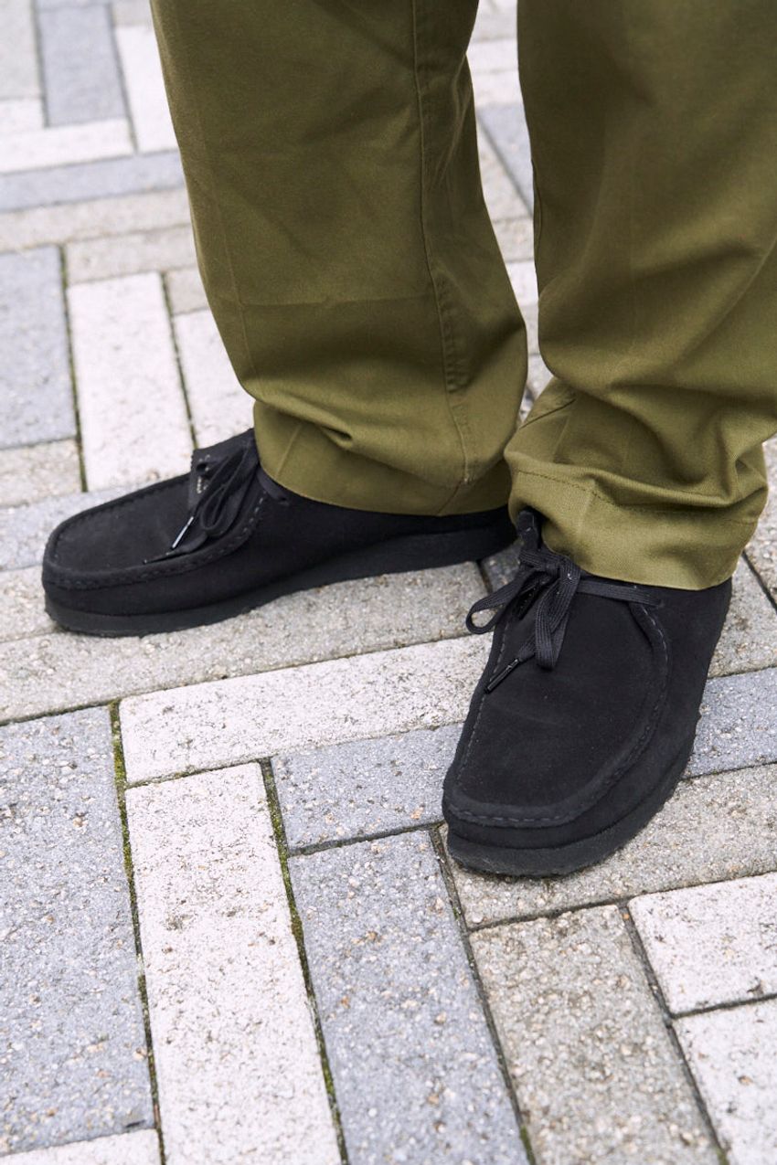 秋の足元はクラークスで！王道の「黒ワラビー」愛用者3名の履きこなし術をスナップで - 3枚目の画像