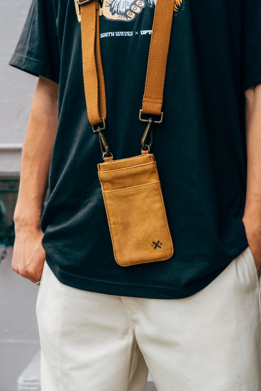 小さいけど、大きな力。“モノトーンのワンツーコーデ”を小物使いで格上げした洒落者たち - 8枚目の画像