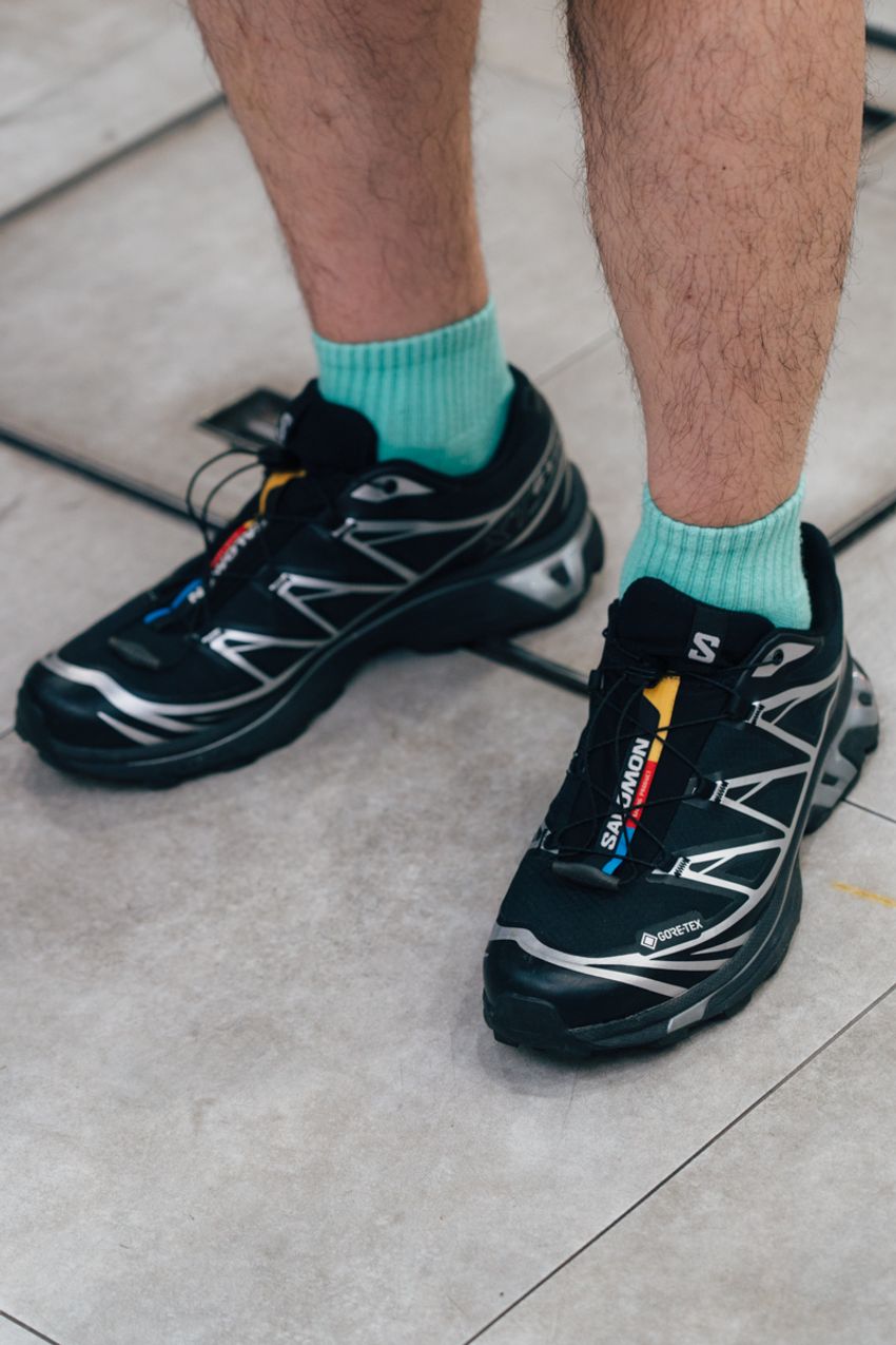 グレー、ネイビーetc.初夏に着る“定番色”の正解例。シンプルに洒落た好サンプルをスナップで！ - 7枚目の画像