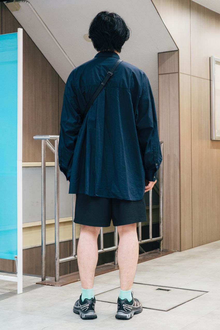 グレー、ネイビーetc.初夏に着る“定番色”の正解例。シンプルに洒落た好サンプルをスナップで！ - 9枚目の画像