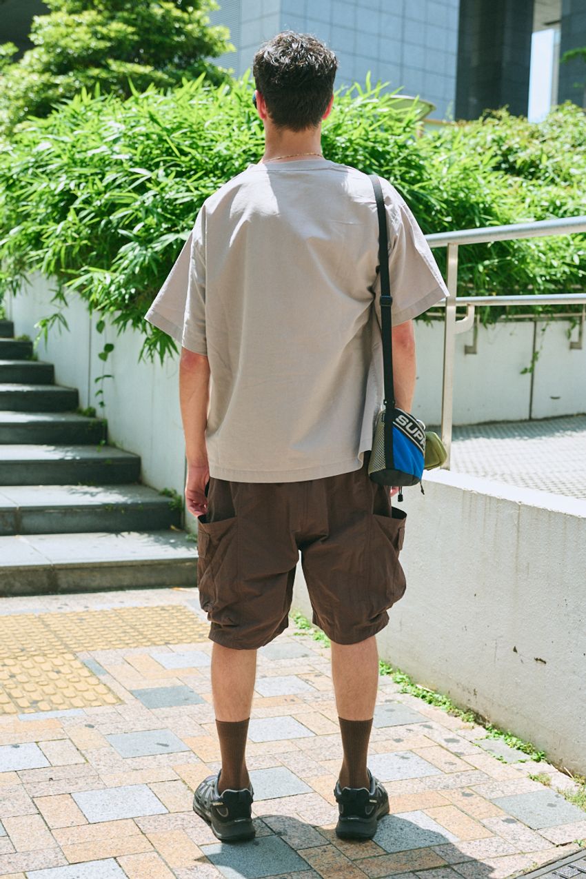 大人短パンは“カーゴショーツ”が間違いない説を実証。着丈は長めが人気、好相性なトップスは…… - 5枚目の画像