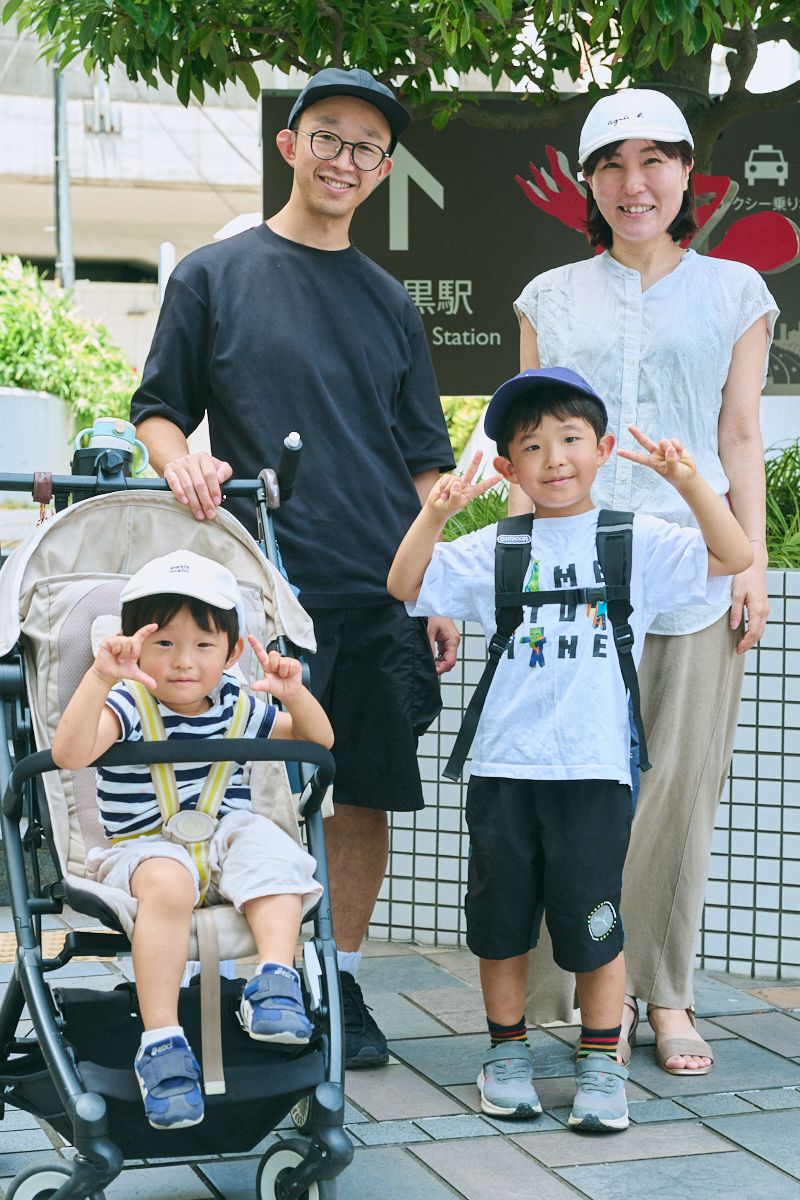 Tシャツ、パンツ=ともにユニクロ シューズ=アシックス 帽子=ダイワピア39 眼鏡=ジンズ