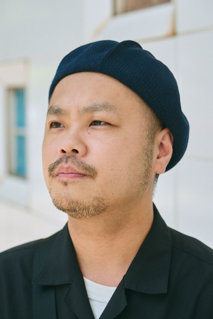 【30代、40代、50代】トレンドの“ブラックスタイル”の最新系を街角スナップで厳選！ - 6枚目の画像