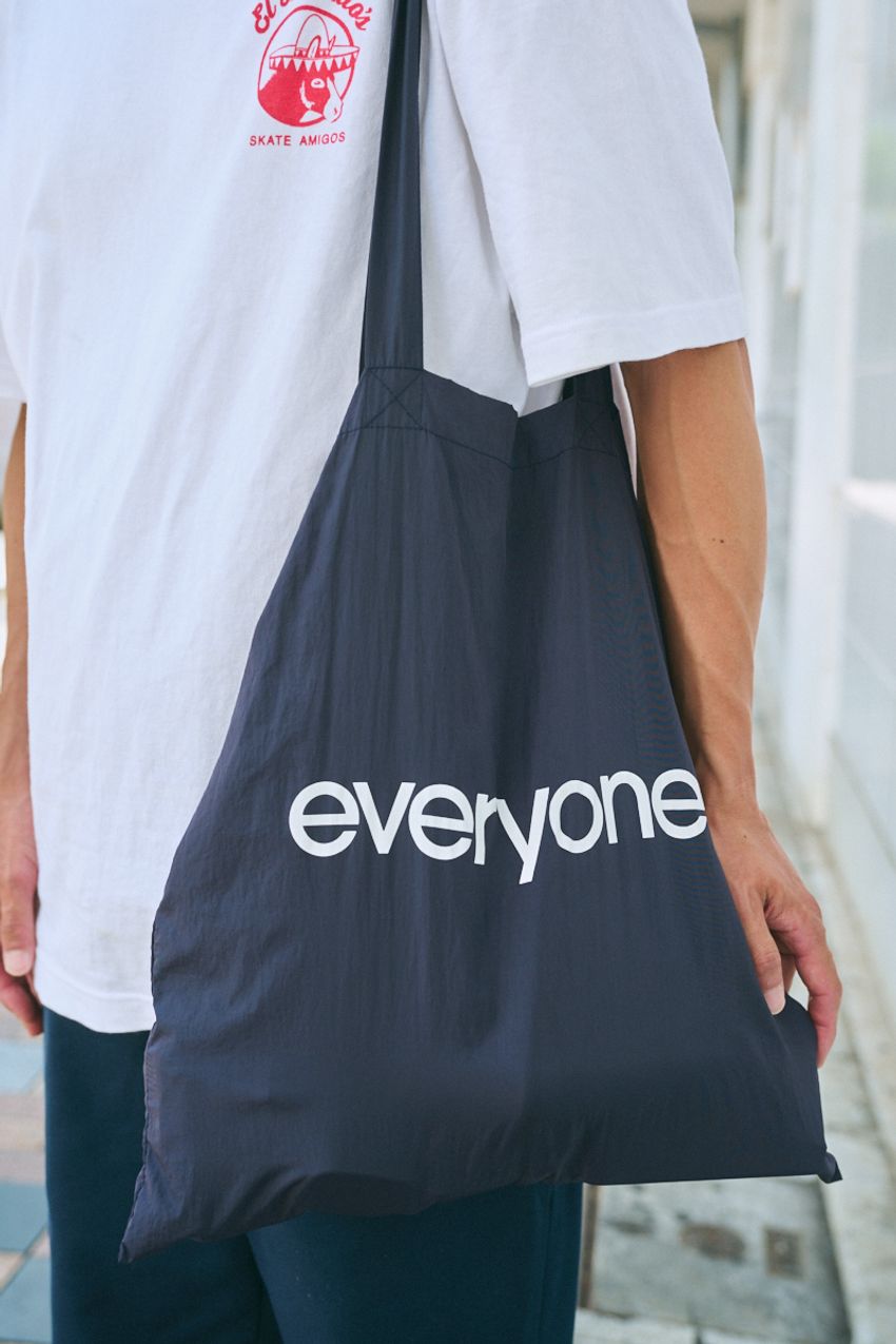 夏に使える“白バケットハット”！街のファッション巧者の被り方と愛用ブランドをスナップで - 2枚目の画像