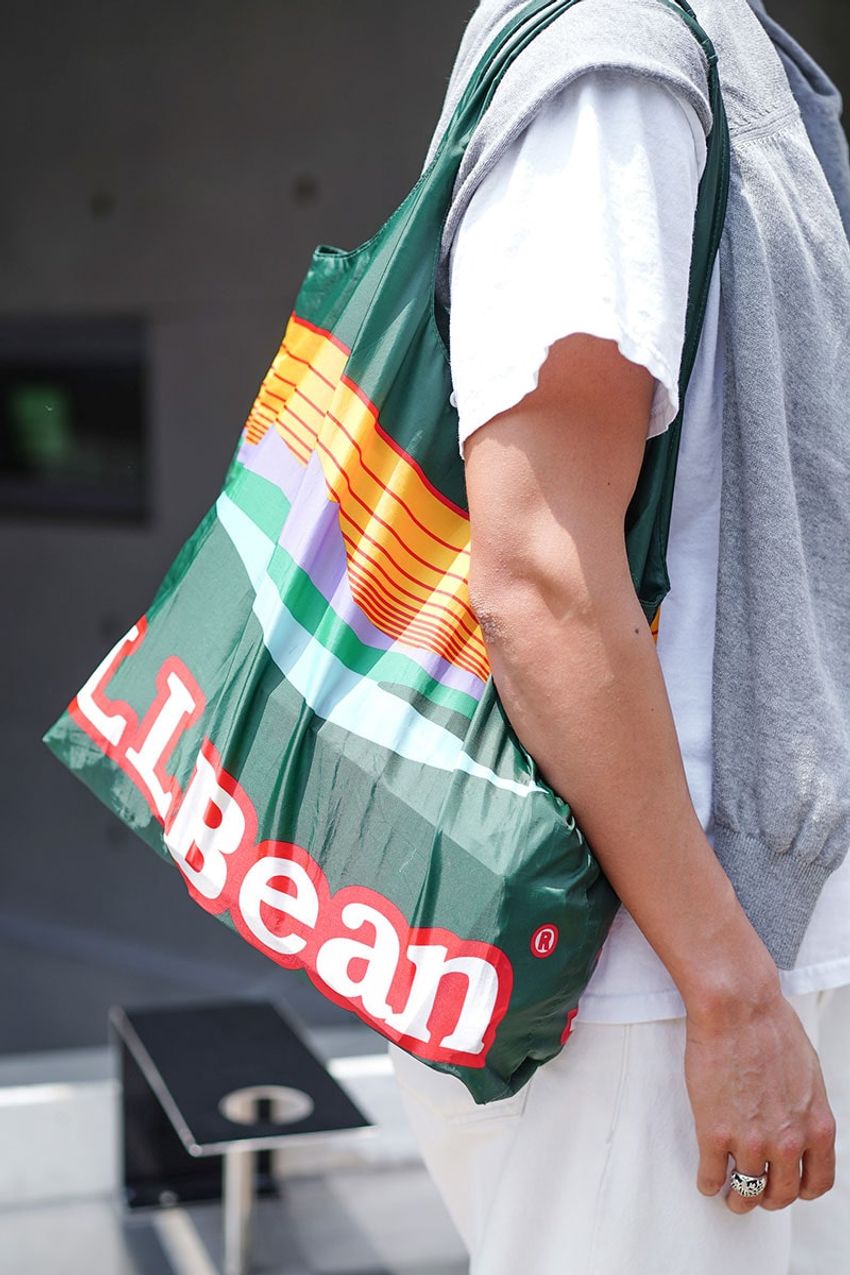 人気上昇中「白のワントーンコーデ」。シンプルになりすぎない着こなしテクニックを街角スナップで！ - 4枚目の画像