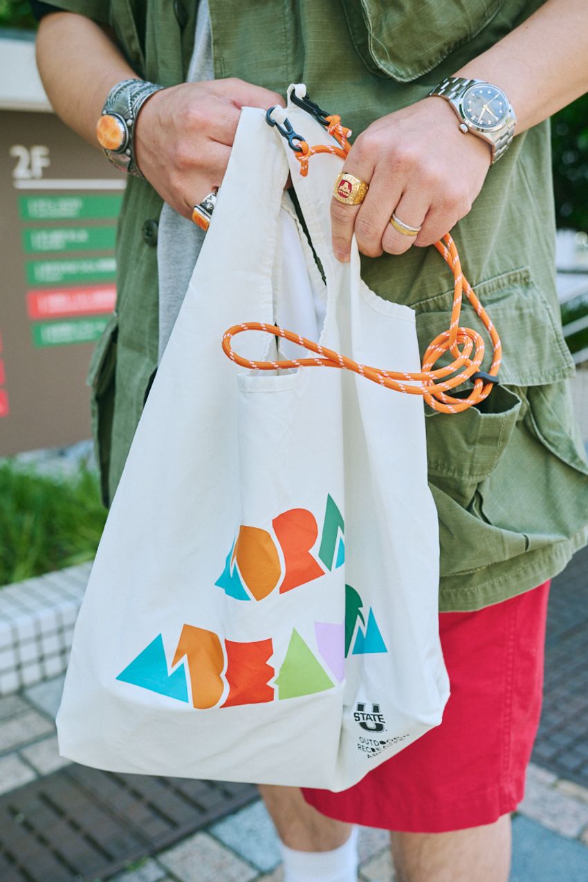 Tシャツ一枚だと少しモノ足りない？ “サマーレイヤード“をかなえる半袖シャツコーデ3選 - 4枚目の画像