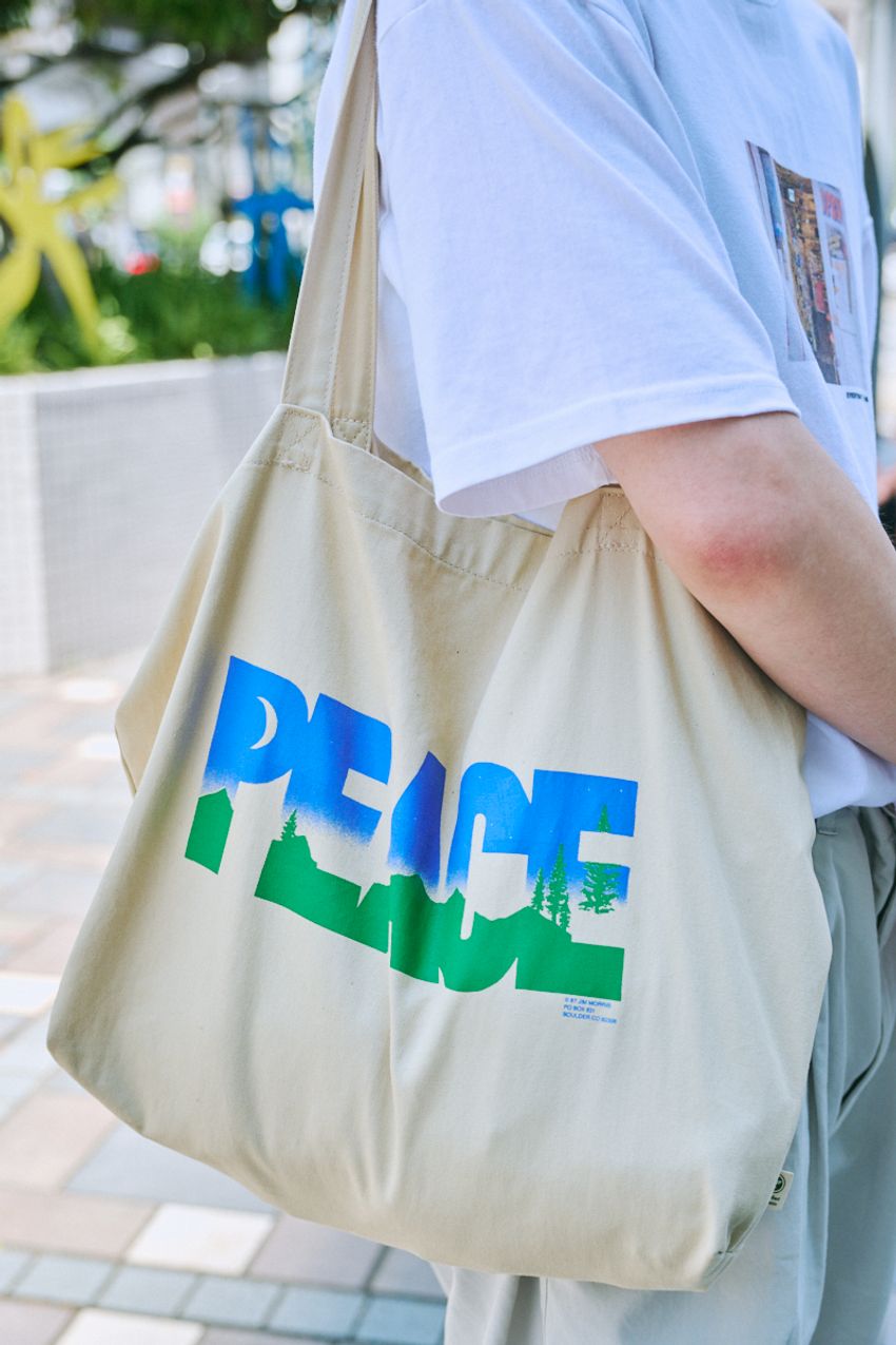 “ボディブランドのTシャツ”って、みんなどう着てる？ 3人のスナップでスタイルチェック - 3枚目の画像