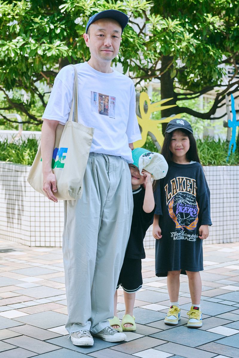 Tシャツ=フルーツオブザルーム デニム=ユニクロ シューズ=コンバース 帽子=アディダス バッグ=ノーブランド