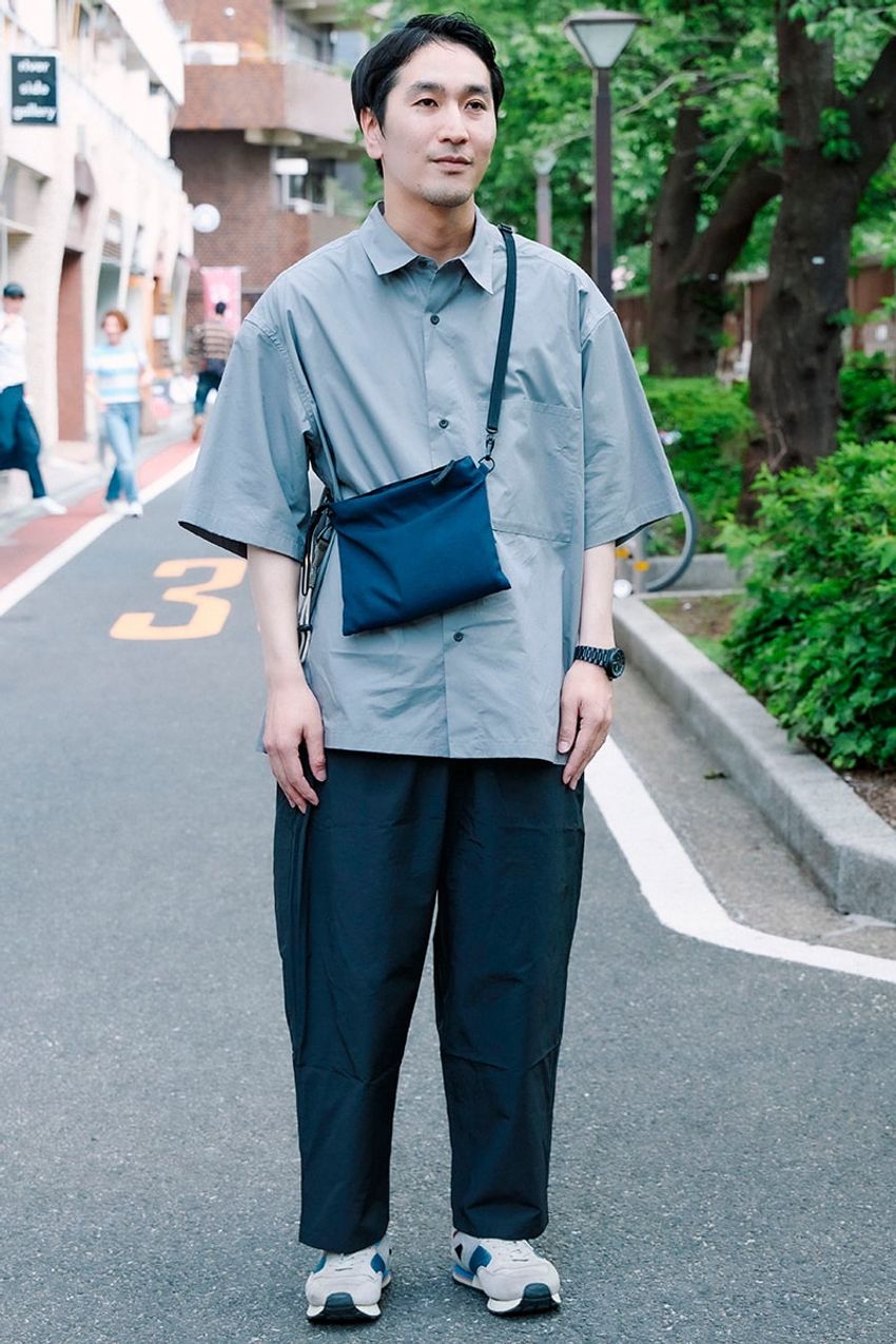 夏にも活躍する「シャツ」コーデをスナップで！ショーツやスラックス合わせetc. - 2枚目の画像