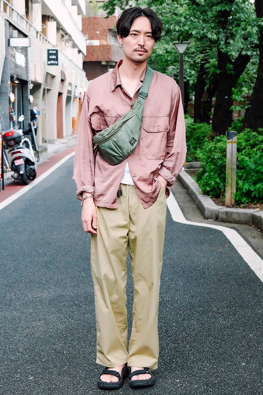 シャツも“季節感”が大切！ 今季は白じゃなく、ニュアンスカラーが大正解？ スナップで考察 - 4枚目の画像