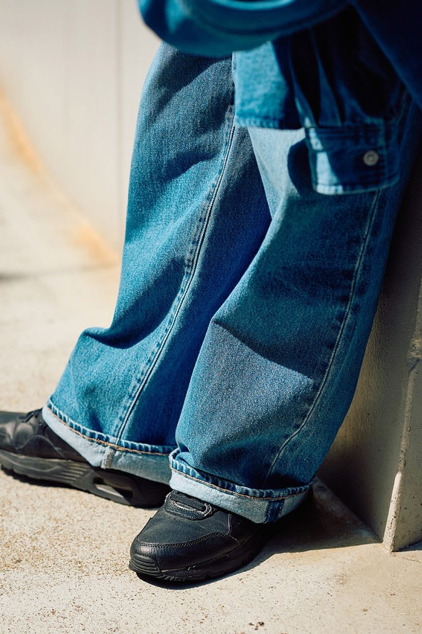 デニムはユニクロを指名！薄色、テーパードetc.洒落た大人の愛用3本をスナップで - 3枚目の画像