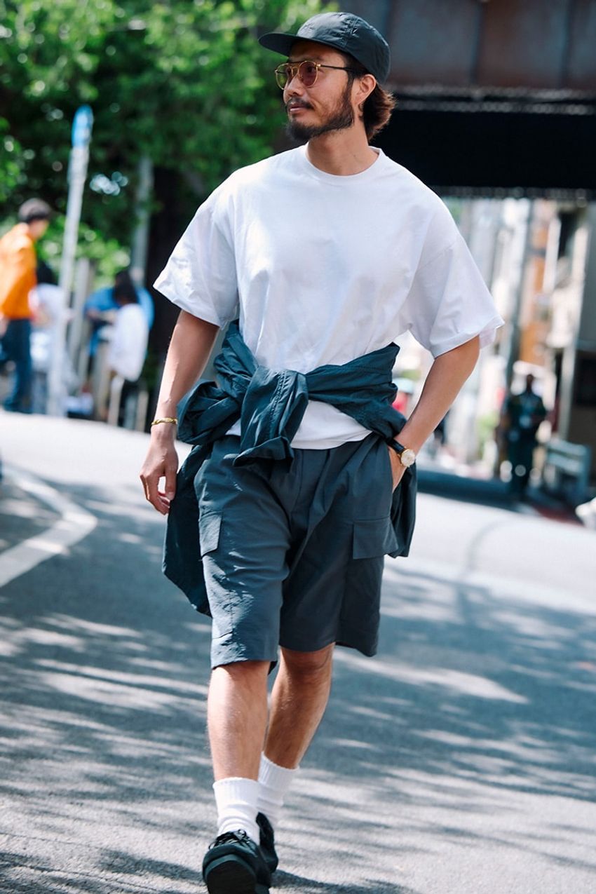 夏にも活躍する「シャツ」コーデをスナップで！ショーツやスラックス合わせetc. - 6枚目の画像