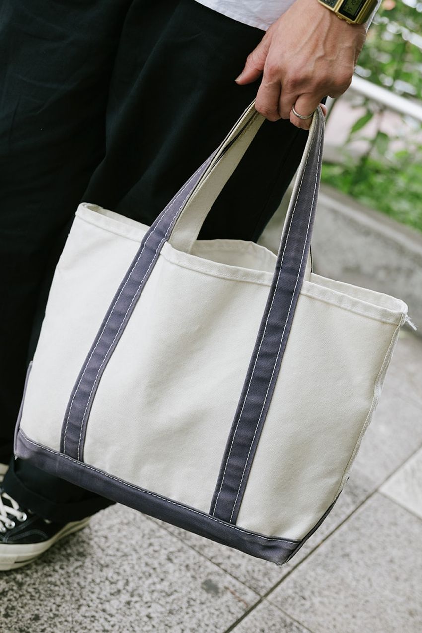 “究極のシンプル”が抜群にカッコいい。「白シャツ×黒パンツ」を着こなしたコーデ3例 - 5枚目の画像