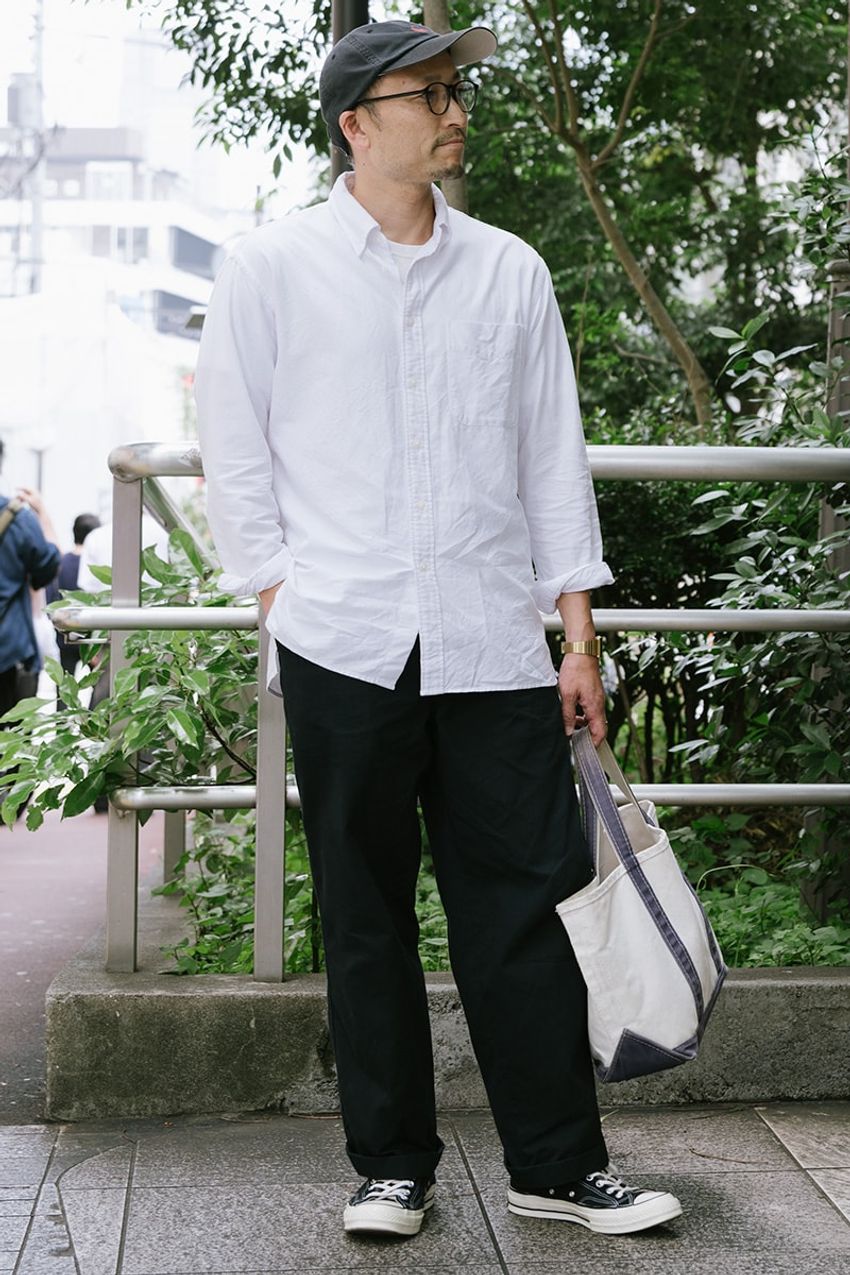 “究極のシンプル”が抜群にカッコいい。「白シャツ×黒パンツ」を着こなしたコーデ3例 - 4枚目の画像