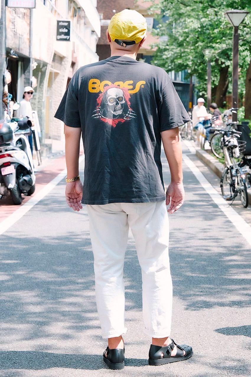 「黒いTシャツ」さえあればいい！一枚でサマになる＆引き締まって見える、その効果効能をスナップで - 4枚目の画像