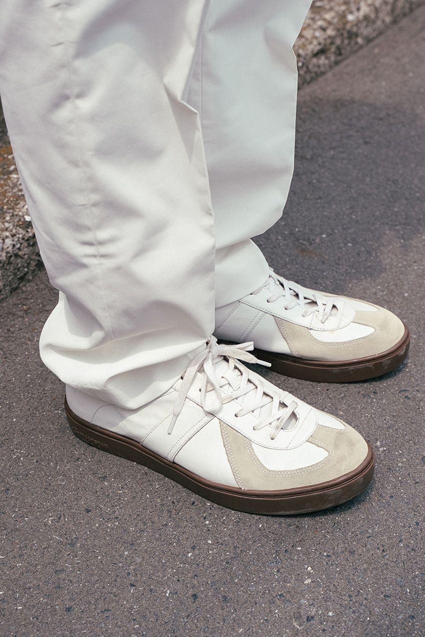 首元アクセサリーは「ネックレス以外」で個性を生むべし！人気はサングラス、バッグ…… - 3枚目の画像