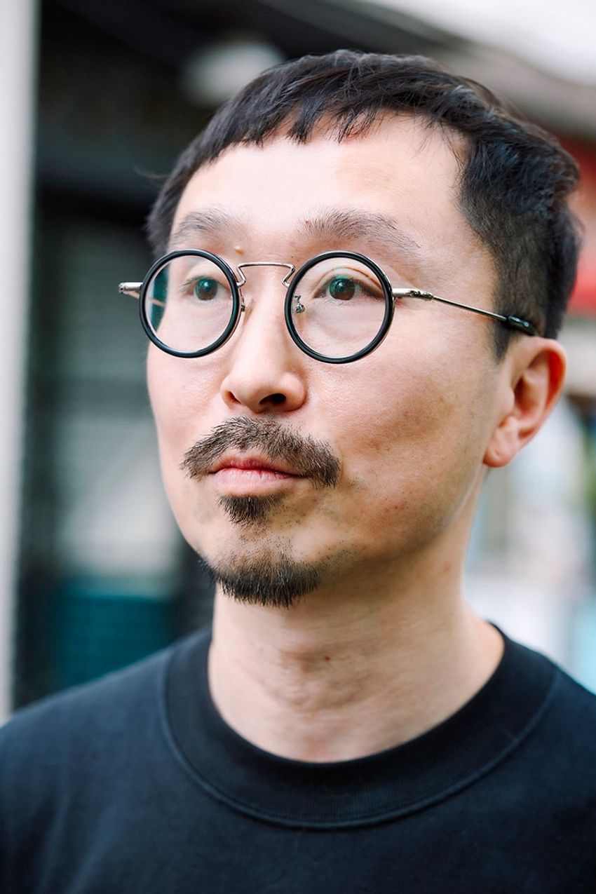 トップスは「ユニクロ ユー」の“黒”をチョイス！ハイコスパ&ハイセンスなブラックコーデ3選 - 5枚目の画像