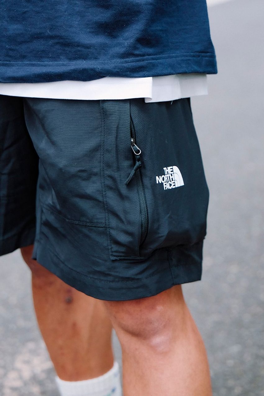 「Tシャツ×ショーツ」真夏の定番コーデはダークトーンでシックが大人に最適！ - 8枚目の画像