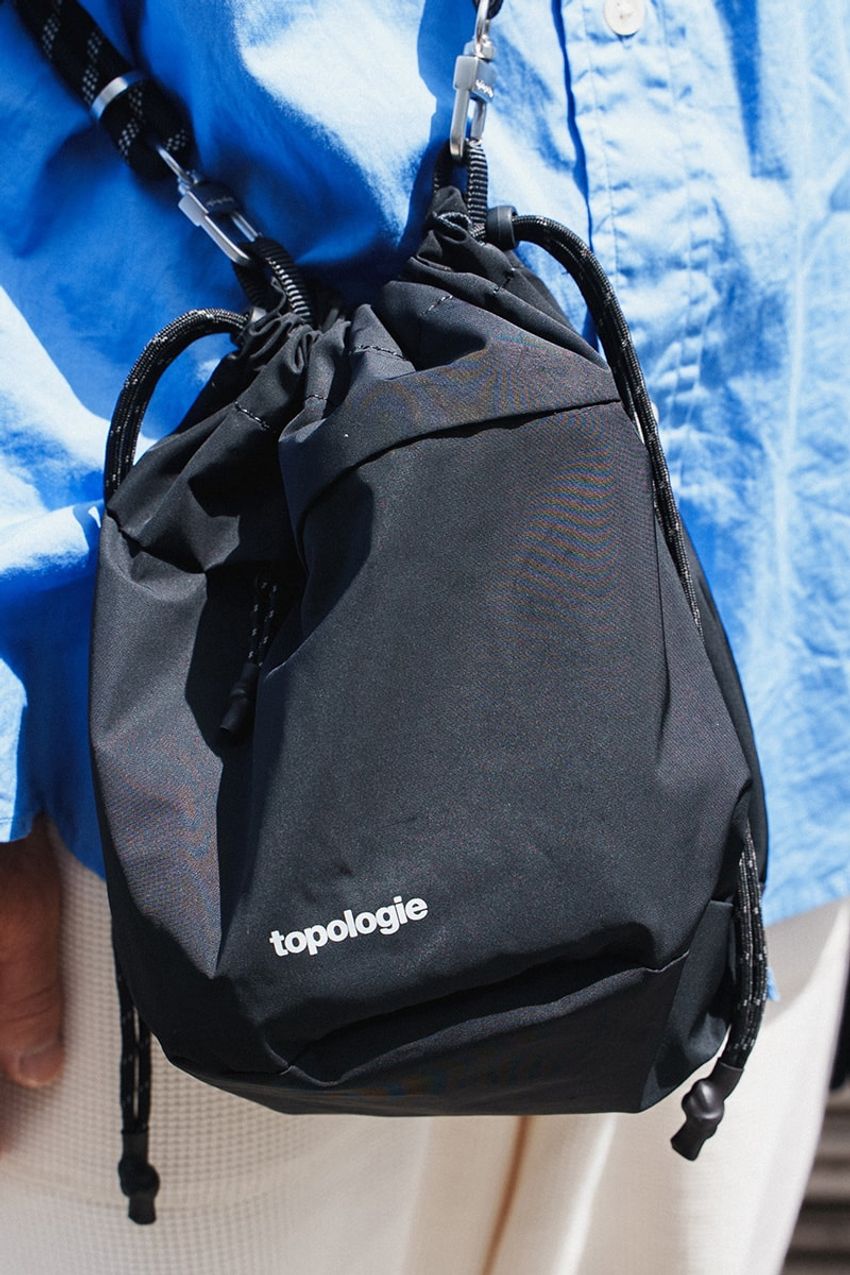 実用性抜群！洒落者たちが支持する“黒ショルダー”。愛用ブランドをスナップで調査してみた - 4枚目の画像