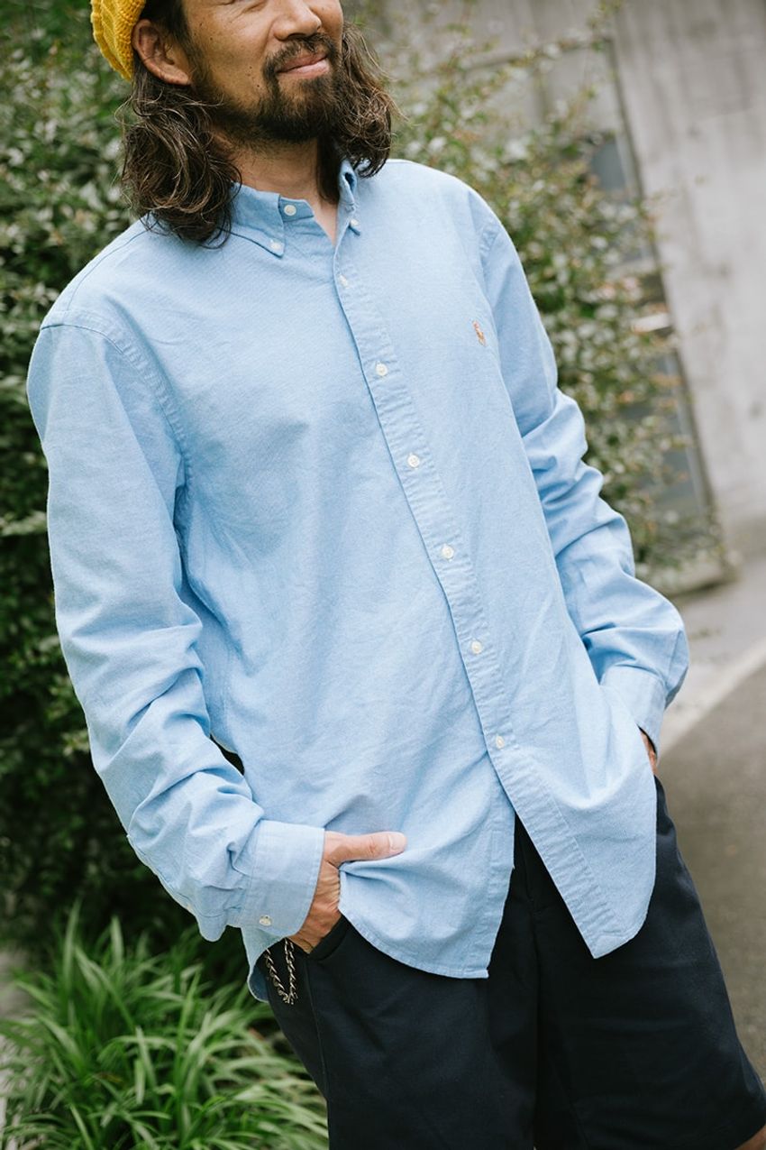 “淡いブルーシャツ”は何を合わせるのが正解？スタイルの違う3人をピックアップ - 4枚目の画像