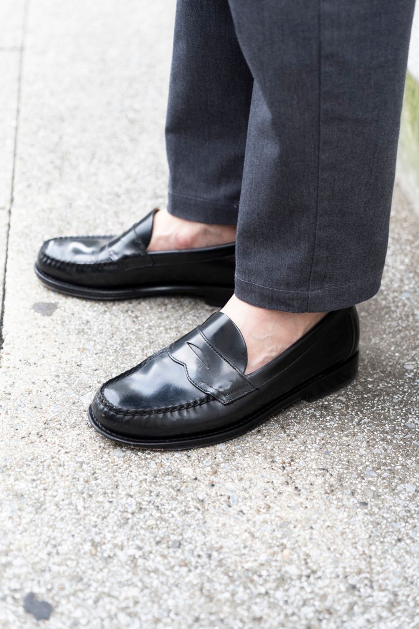 【50代】大人の色気を醸す秘訣は“小物使い”。金時計、スカーフ、メガネetc.選びと合わせが上手い3名 - 12枚目の画像