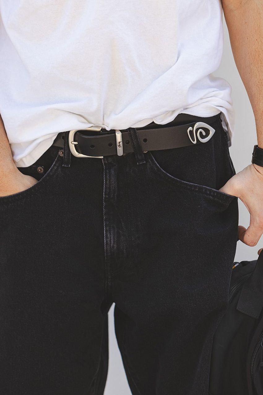 ステイヤングな40代のシュプリーム着こなし3選。小物やパンツで取り入れると上手くいく！ - 3枚目の画像